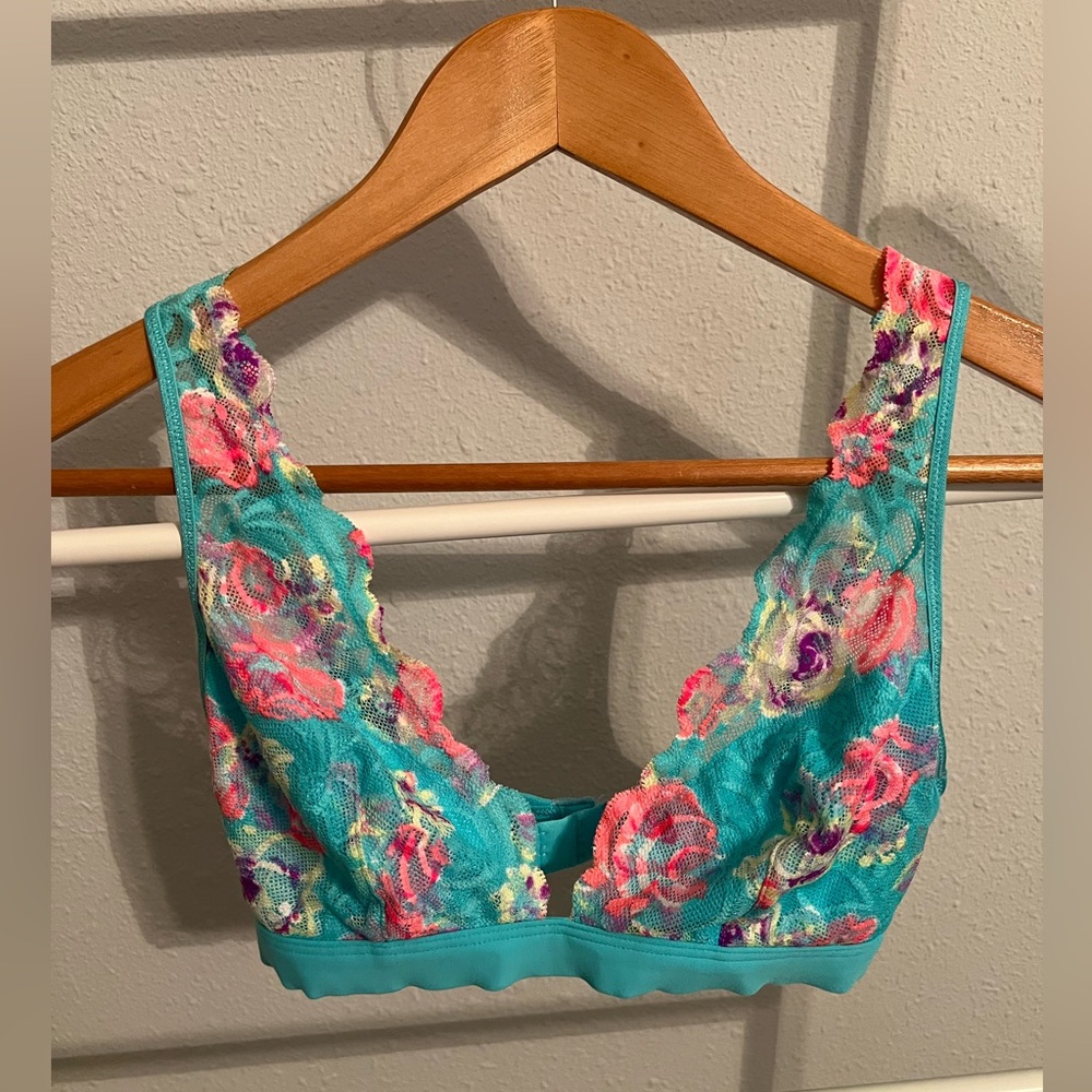 Victoria’s Secret PINK Lace Bralet - Size Medium